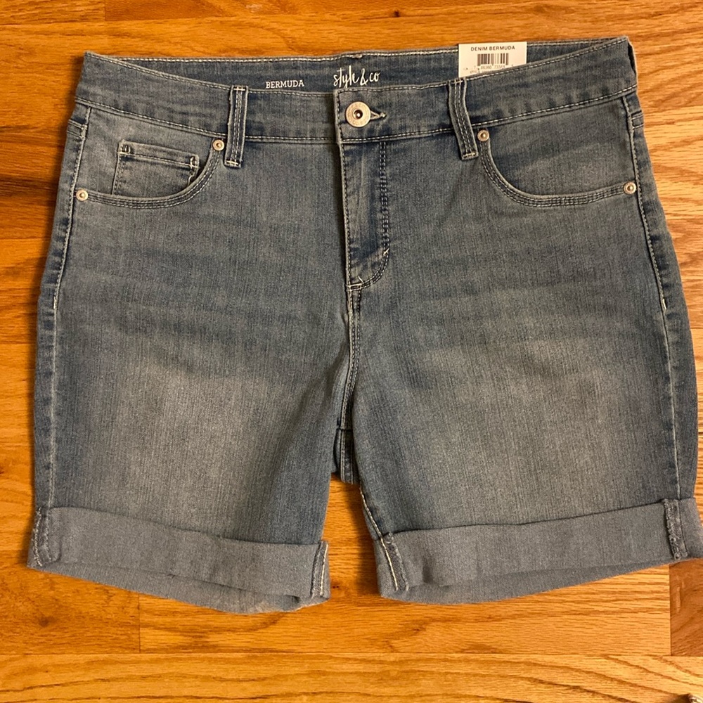 STYLE & CO Women’s New Curvy Bermuda Stretchy Denim Shorts Size 12 Petite